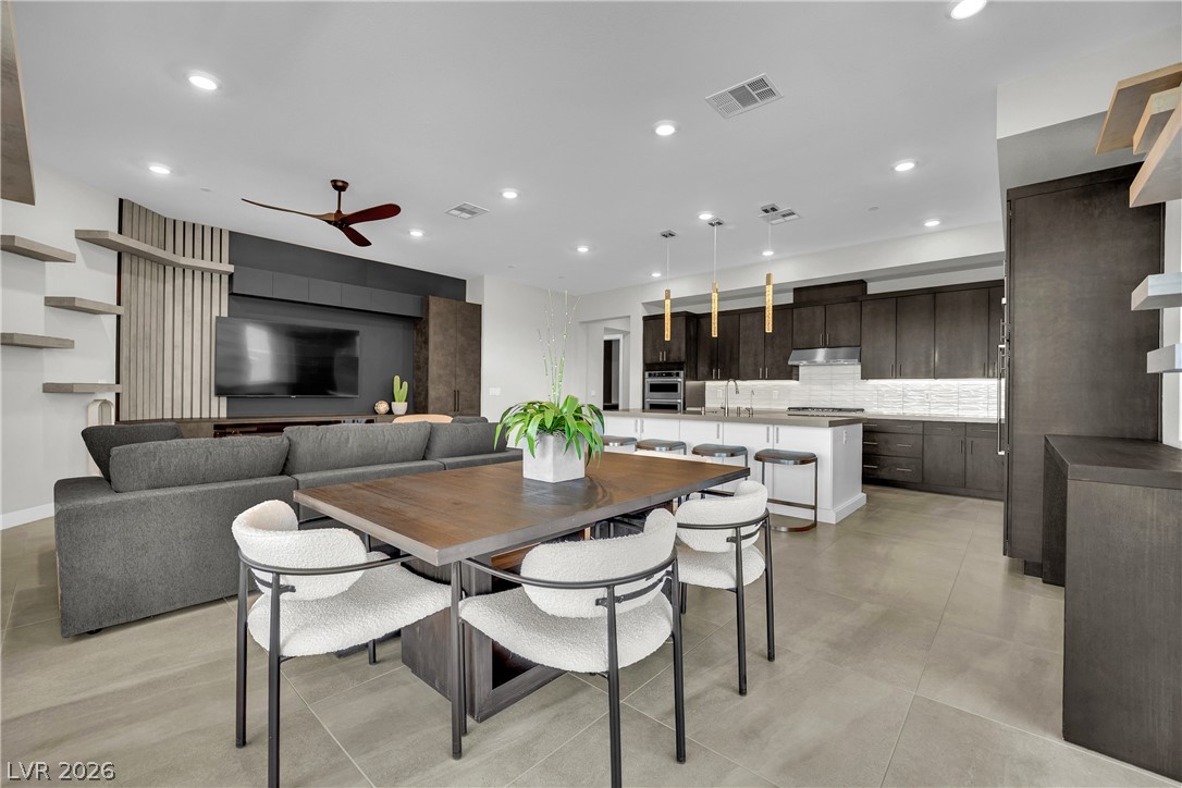 Photo 6 of 40, 9141 Las Manaitas Avenue #301