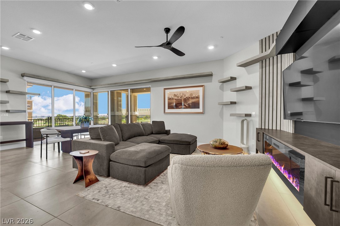 Photo 9 of 40, 9141 Las Manaitas Avenue #301