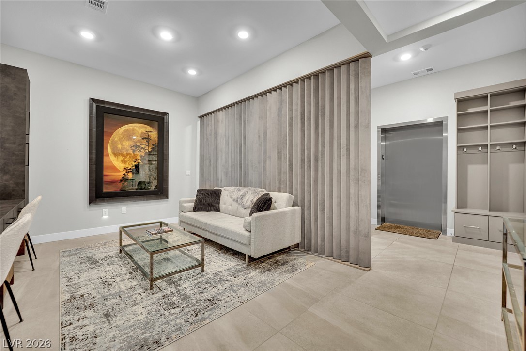 Photo 13 of 40, 9141 Las Manaitas Avenue #301