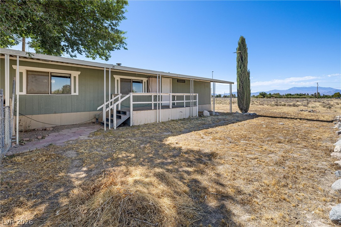 Photo 15 of 43, 120 N Mojave Street