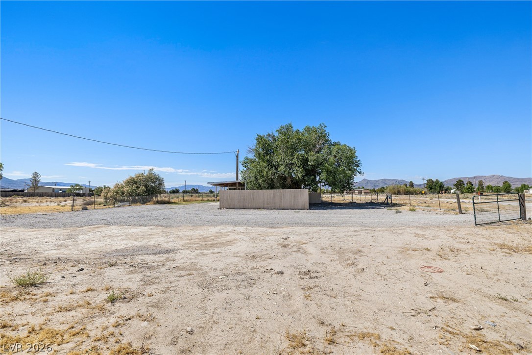 Photo 36 of 43, 120 N Mojave Street