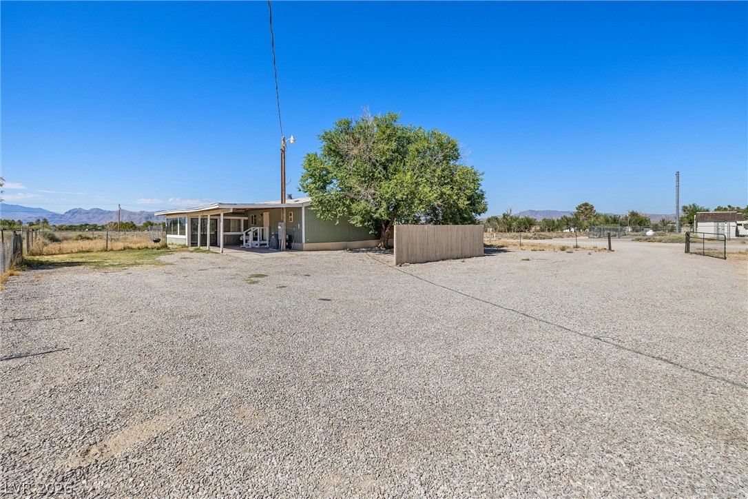 Photo 37 of 43, 120 N Mojave Street