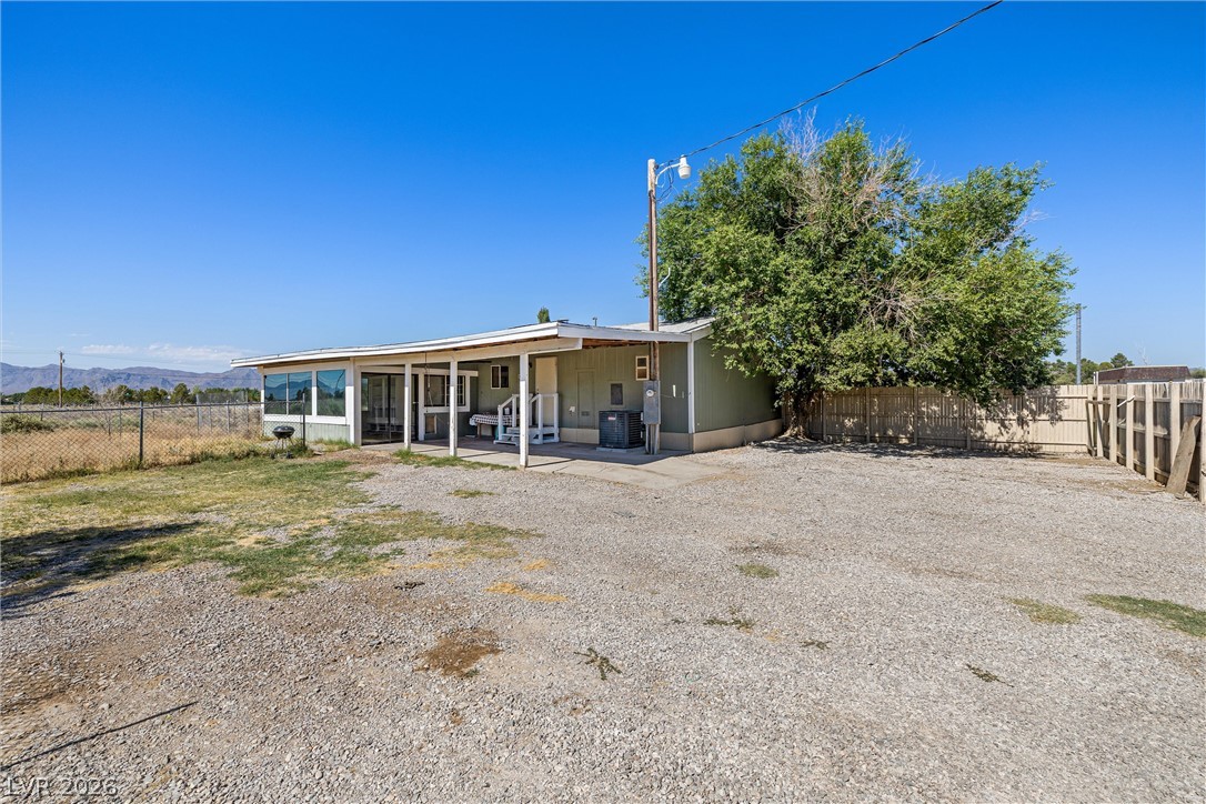 Photo 38 of 43, 120 N Mojave Street