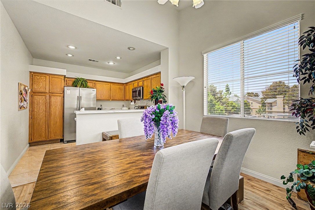 Photo 11 of 37, 5155 W Tropicana Avenue #2023