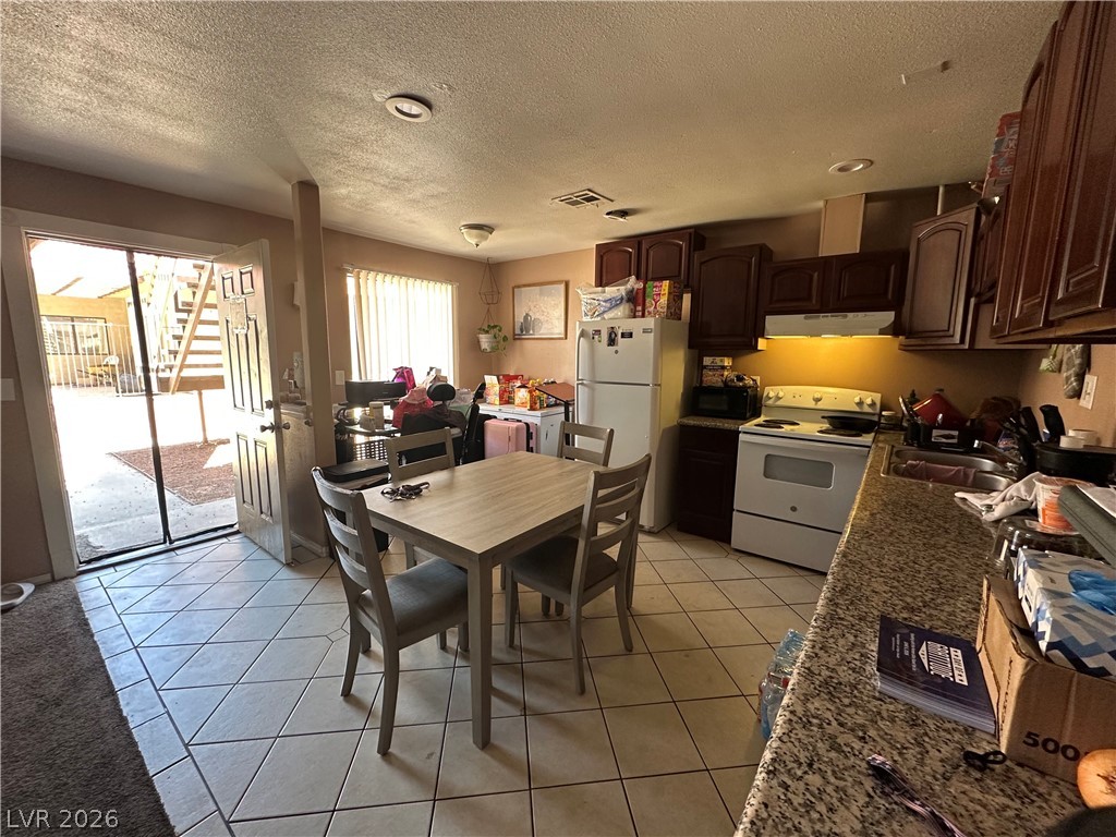 Photo 5 of 4300 N Lamont Street #282