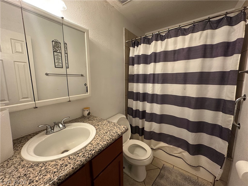 Photo 8 of 10, 4300 N Lamont Street #282