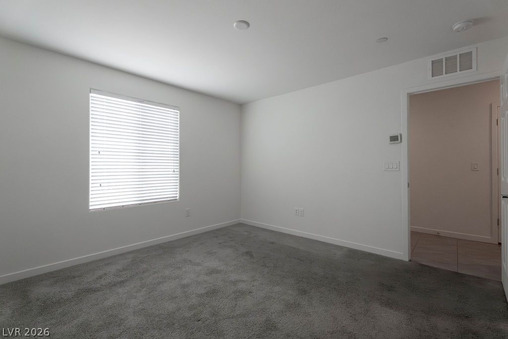 Photo 4 of 902 Bronzite Street