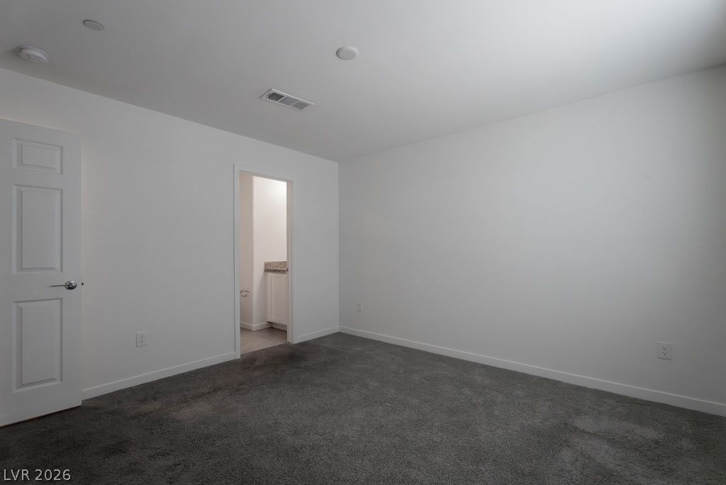 Photo 6 of 40, 902 Bronzite Street