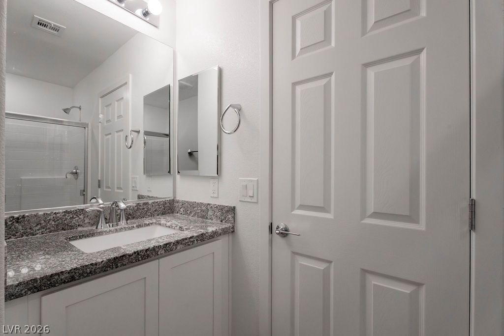 Photo 9 of 40, 902 Bronzite Street
