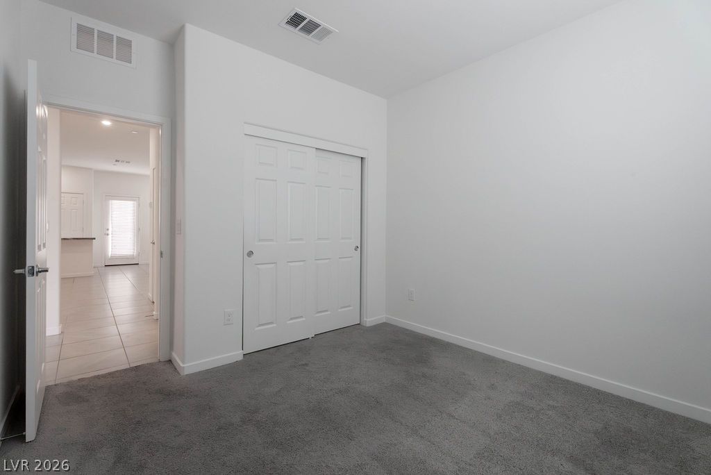 Photo 33 of 40, 902 Bronzite Street