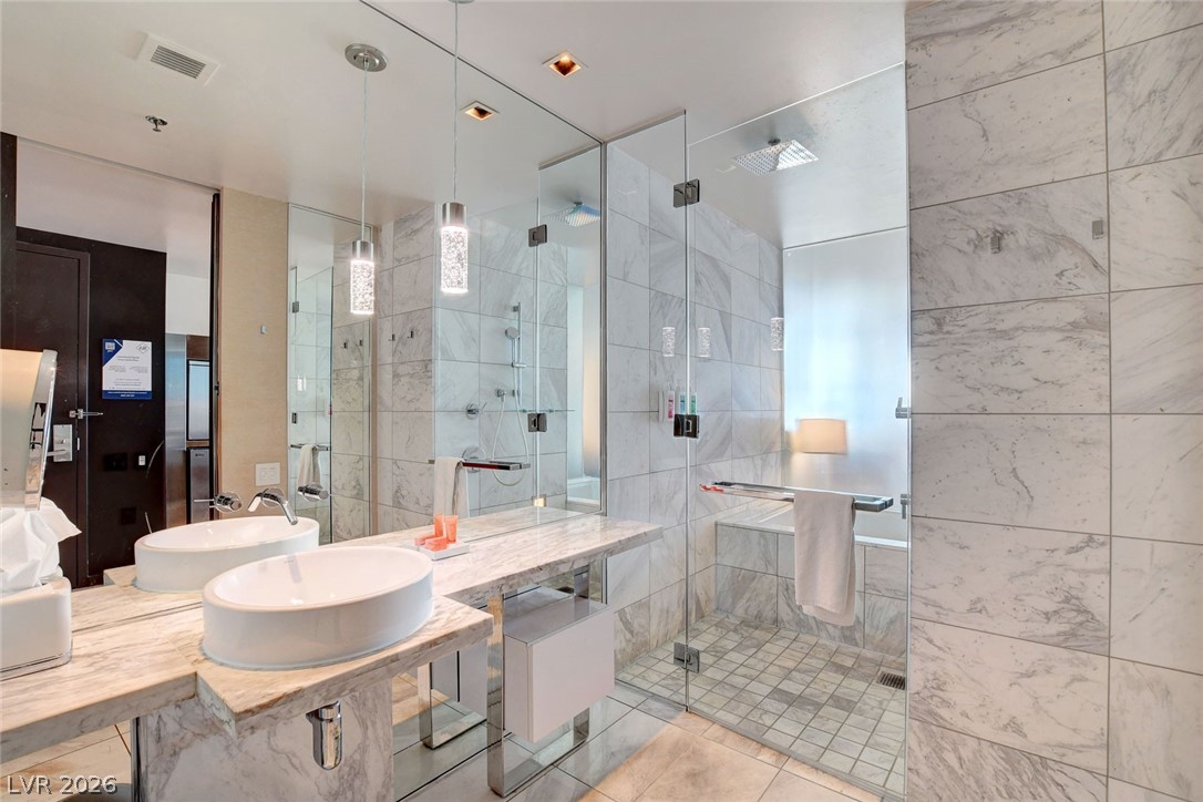 Photo 14 of 27, 4381 W Flamingo Road #1206