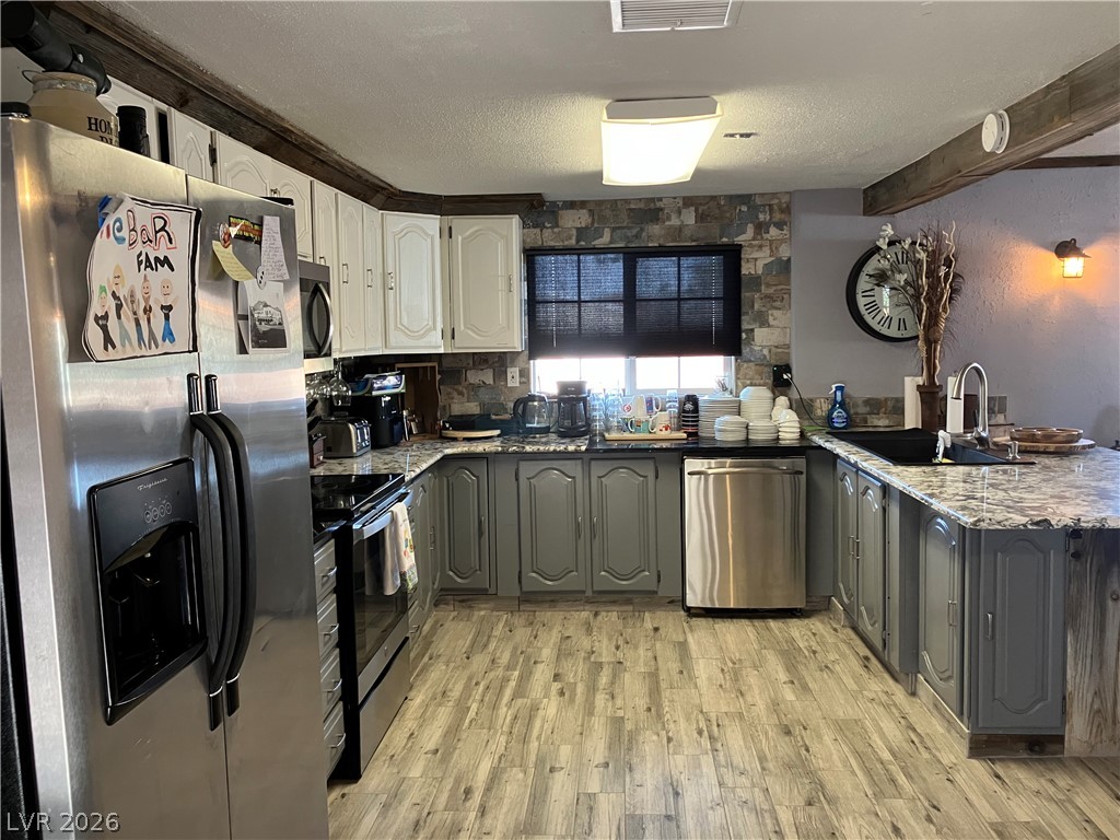 Photo 8 of 51, 300 W Reibel Street