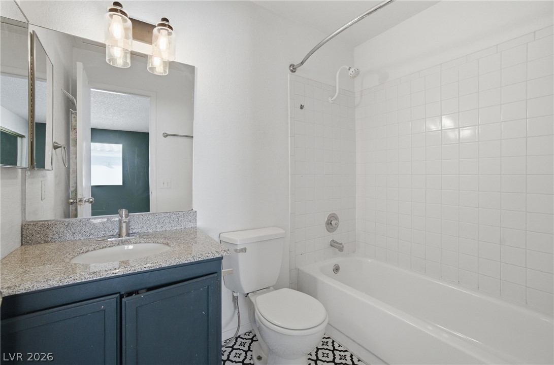 Photo 6 of 19, 945 Falconhead Lane #201