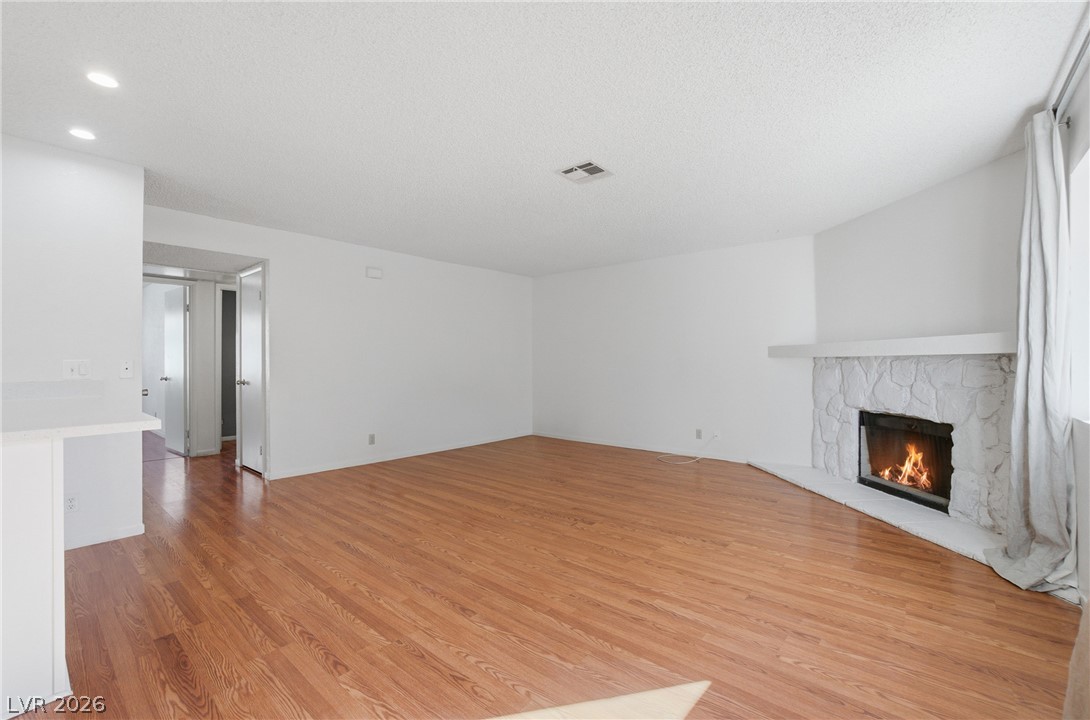Photo 14 of 19, 945 Falconhead Lane #201