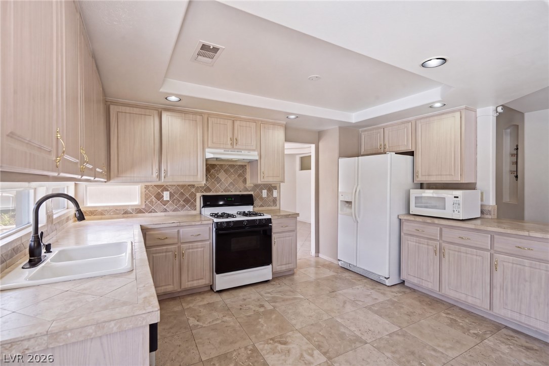 Photo 8 of 47, 9752 Lookout Canyon Court
