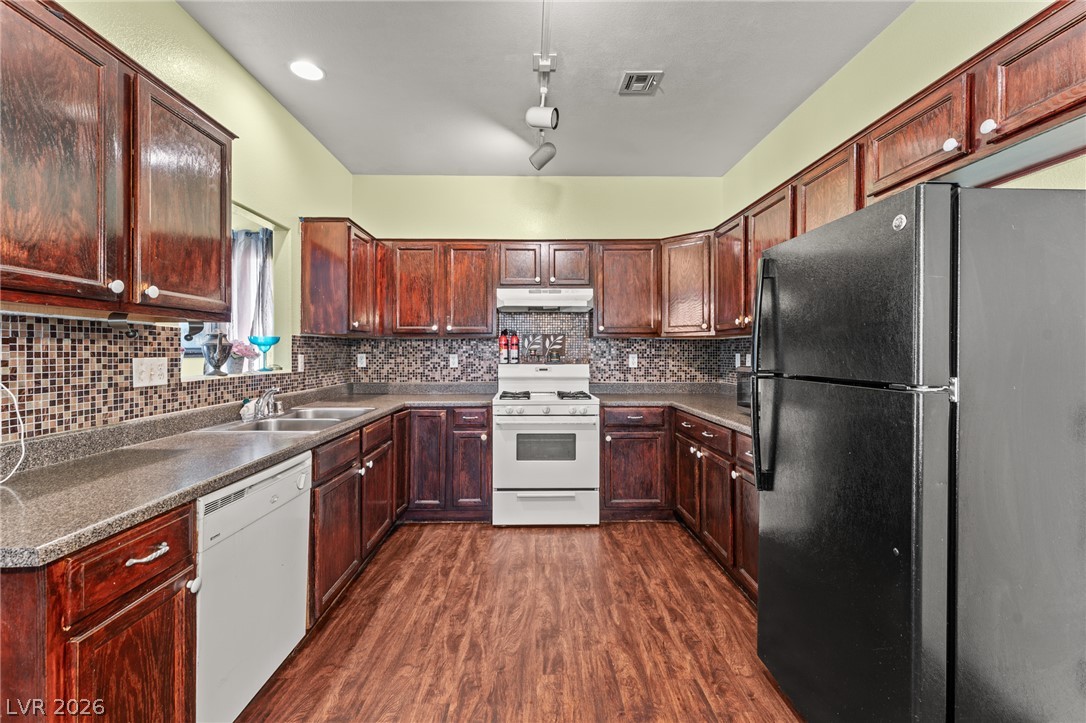 Photo 6 of 27, 2640 La Mata Street