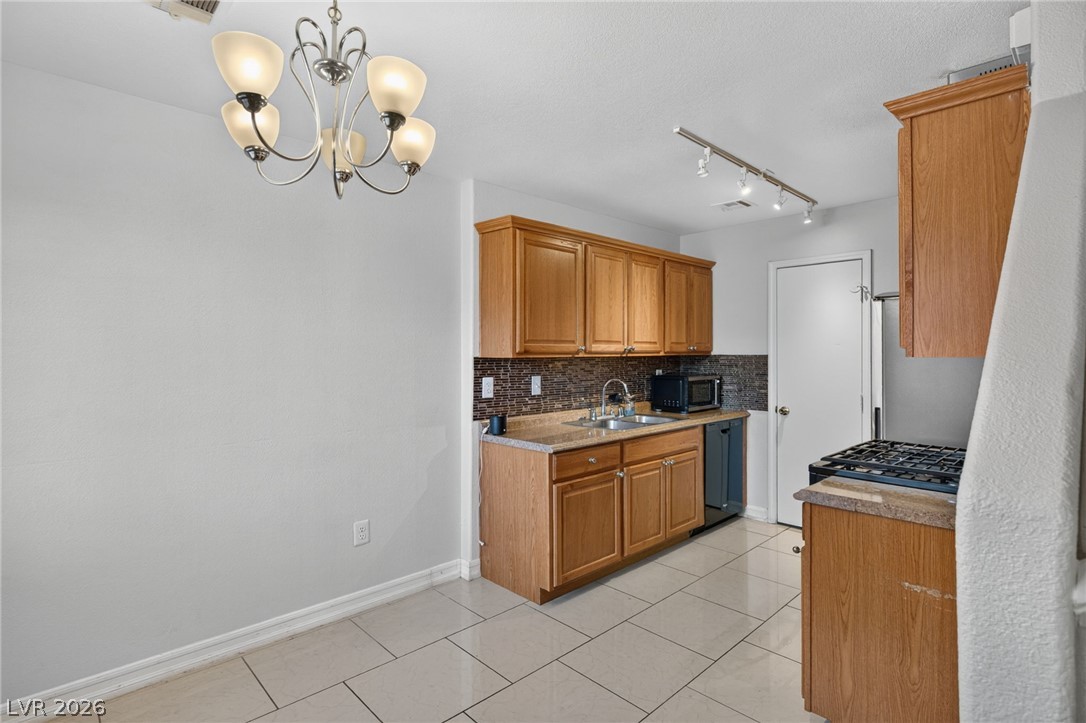 Photo 13 of 28, 5330 E Charleston Boulevard #20
