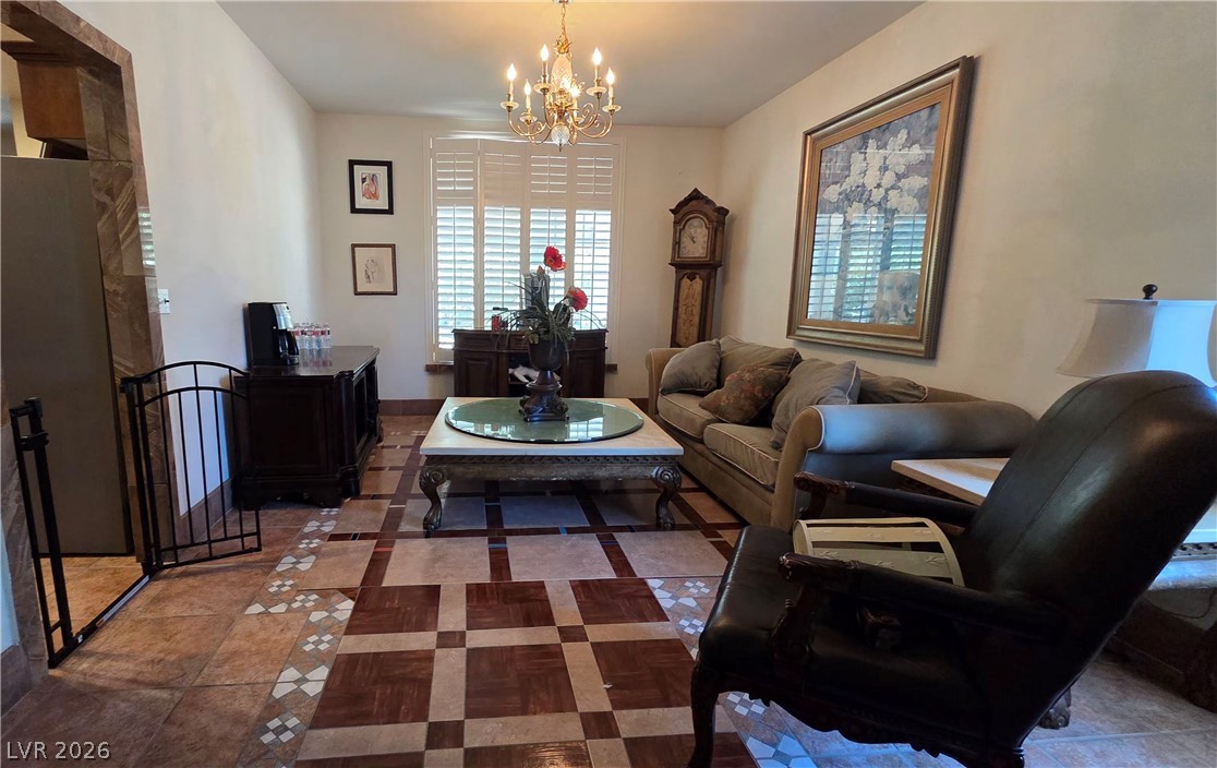 Photo 8 of 49, 884 E Robindale Road