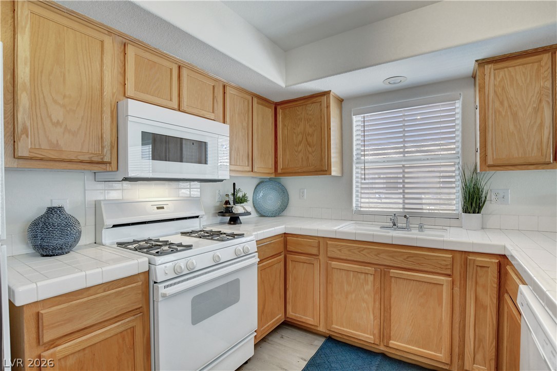 Photo 14 of 38, 3600 Arginis Street #201