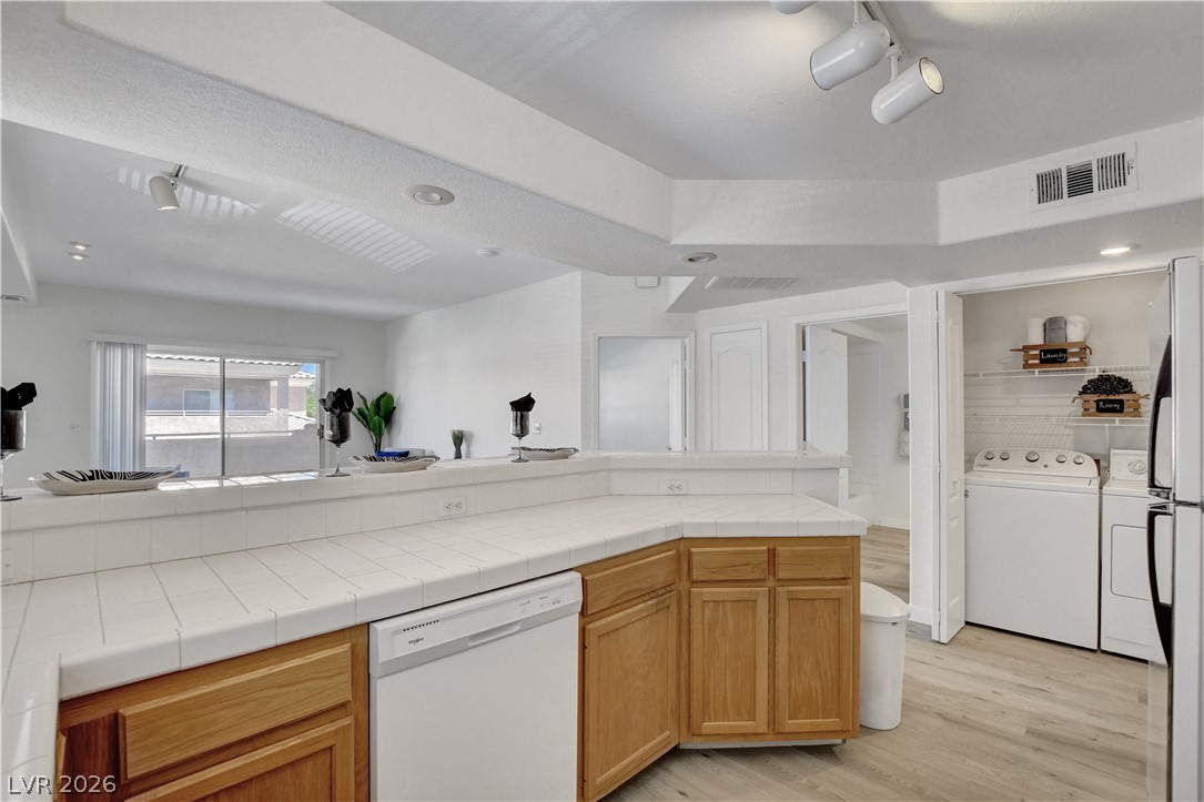 Photo 15 of 38, 3600 Arginis Street #201