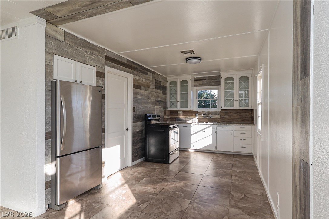 Photo 26 of 36, 616 6th Street