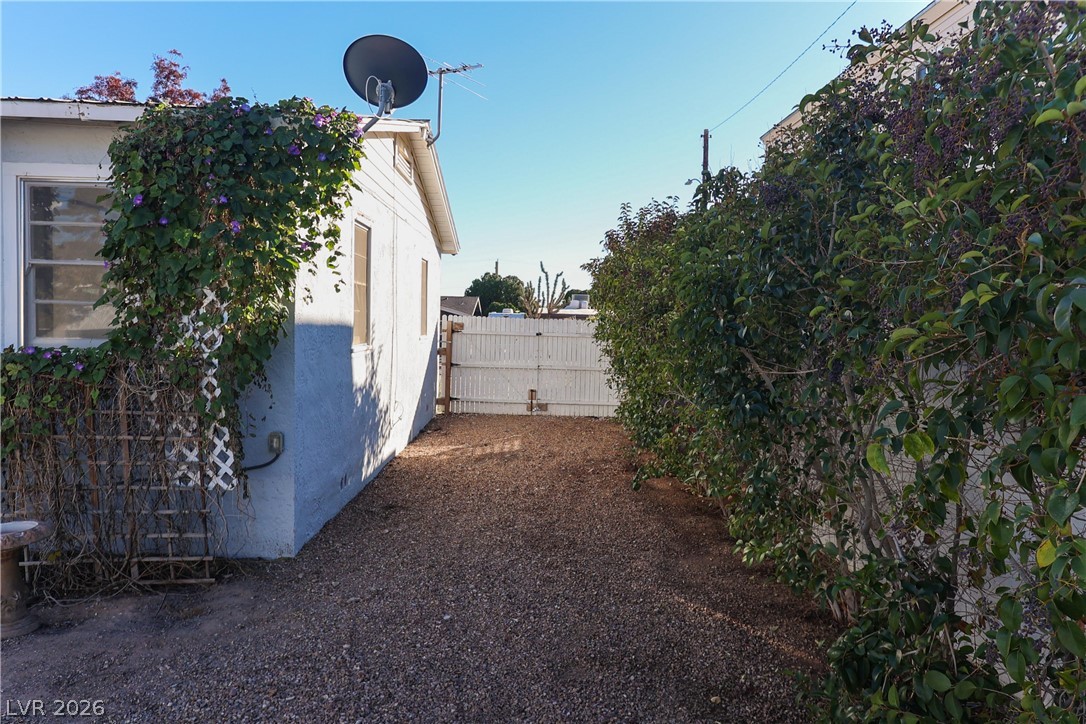 Photo 11 of 36, 616 6th Street