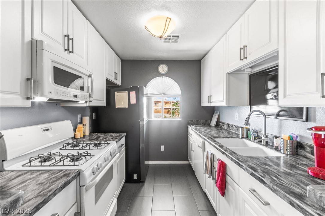 Photo 3 of 6832 Elm Creek Drive #204