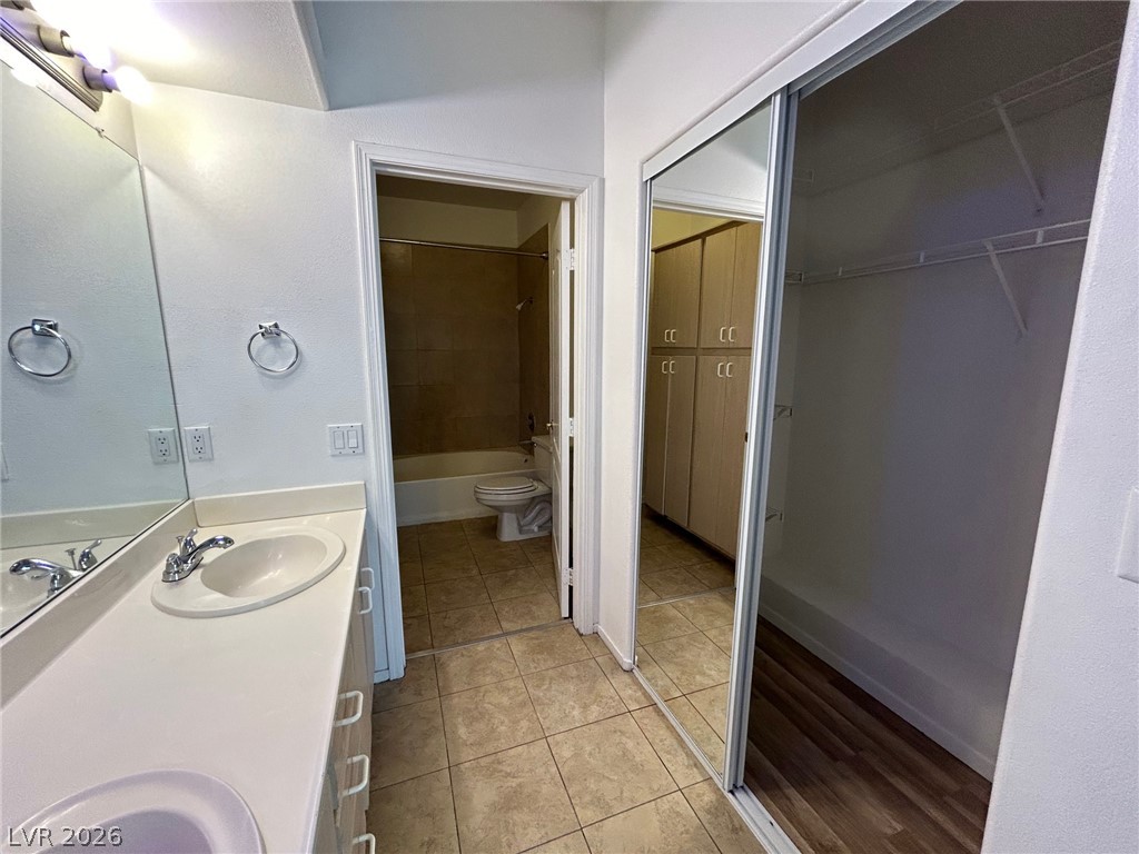 Photo 32 of 36, 1900 N Torrey Pines Drive #217