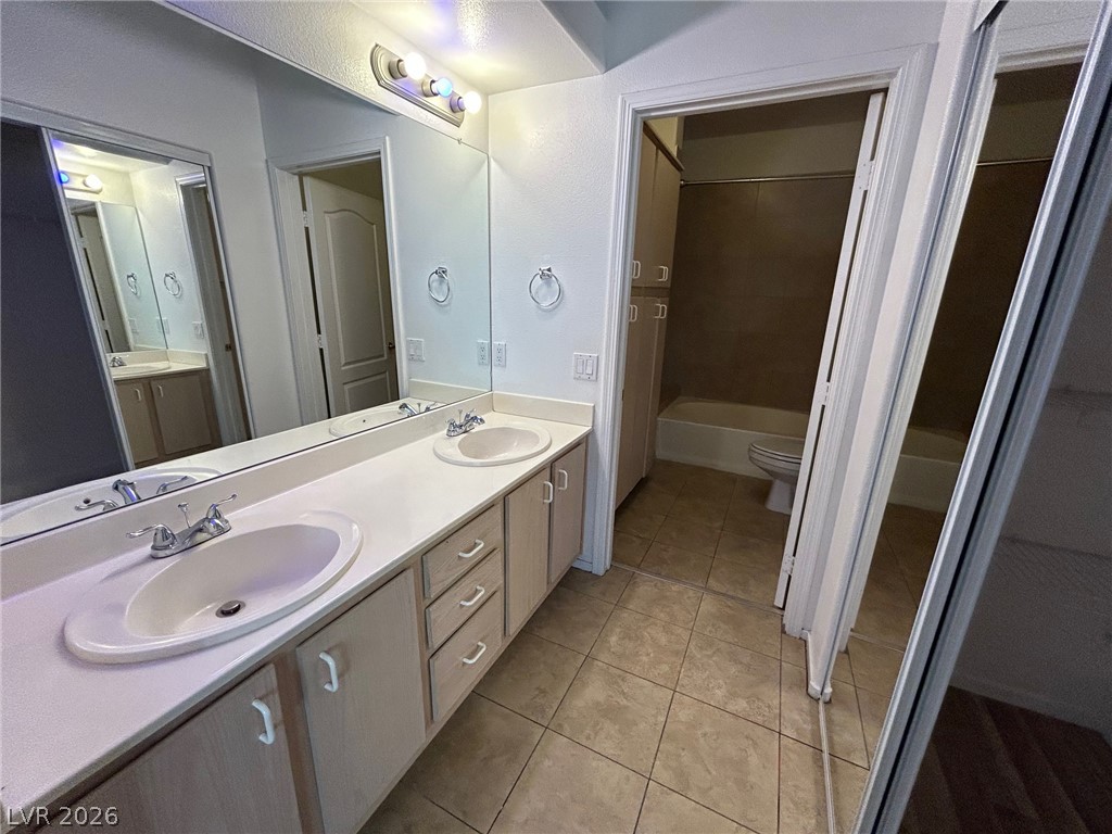 Photo 33 of 36, 1900 N Torrey Pines Drive #217