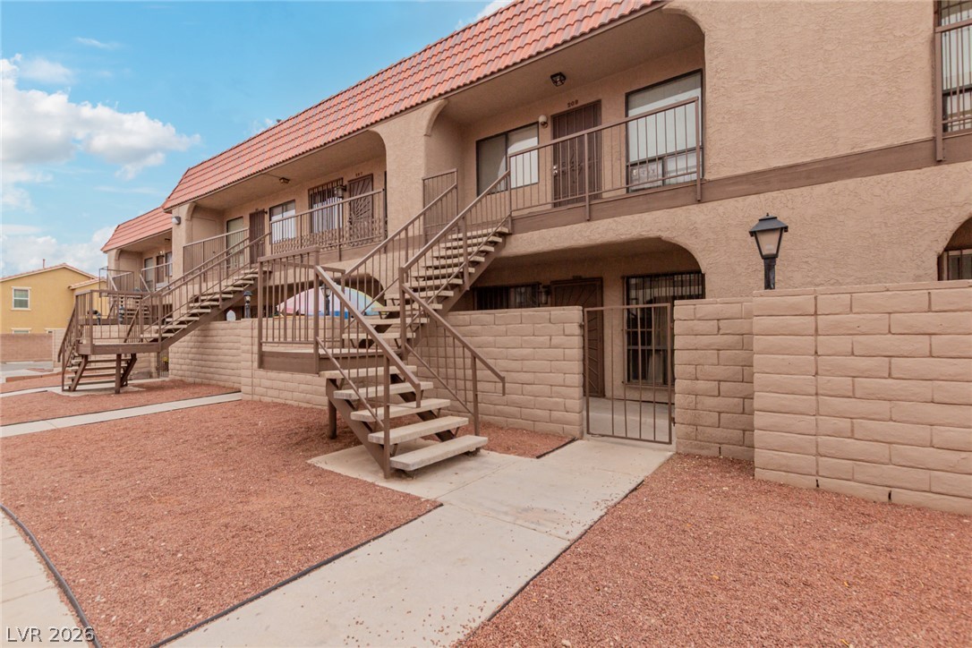 Photo 2 of 4300 N Lamont Street #209