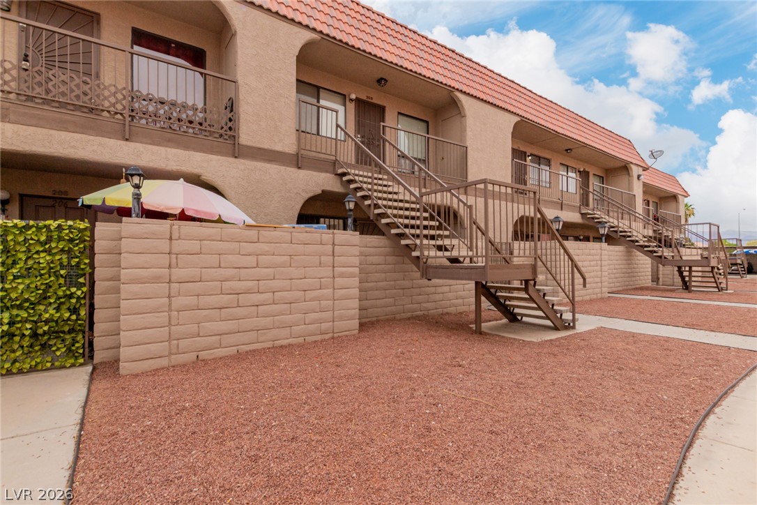 Photo 3 of 4300 N Lamont Street #209