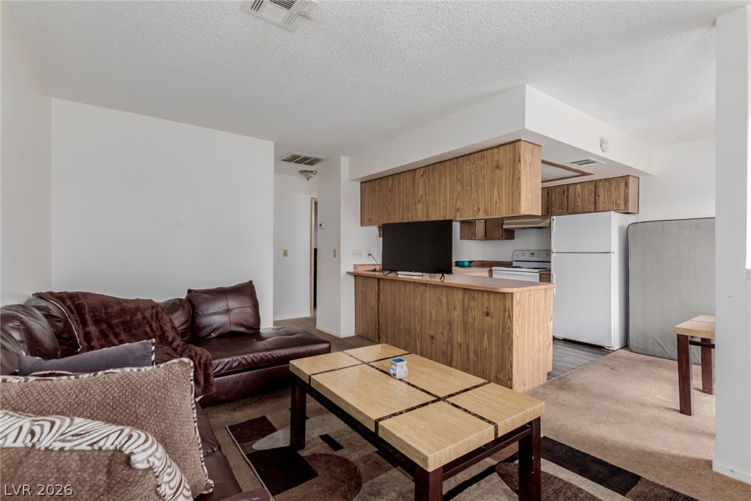 Photo 6 of 13, 4300 N Lamont Street #209