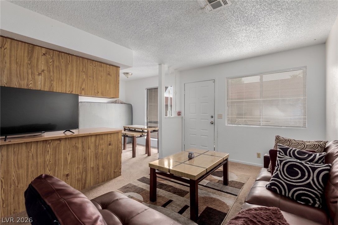Photo 7 of 13, 4300 N Lamont Street #209