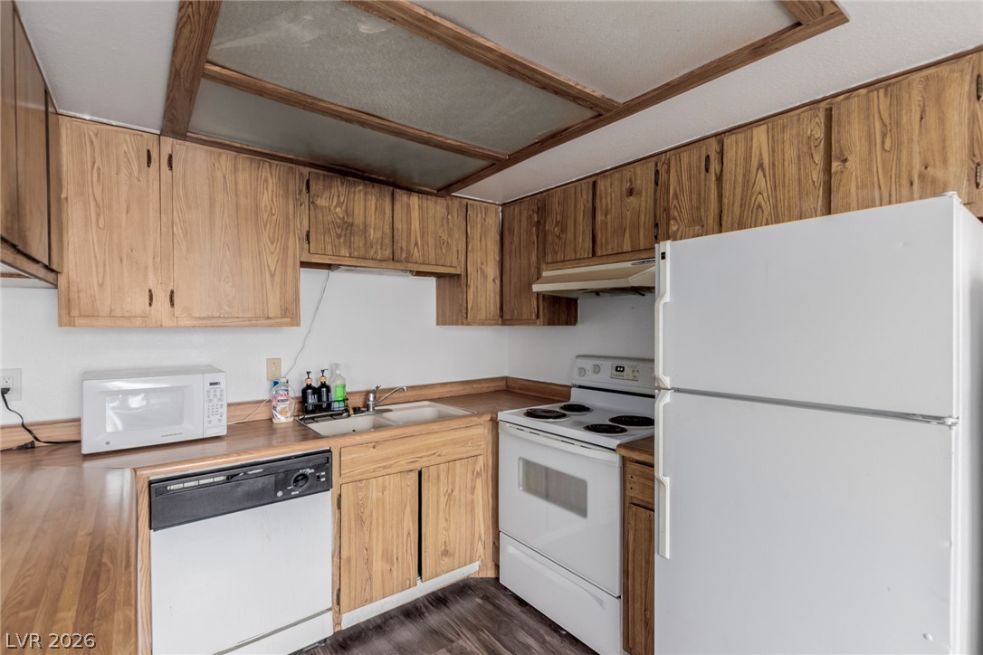 Photo 10 of 13, 4300 N Lamont Street #209