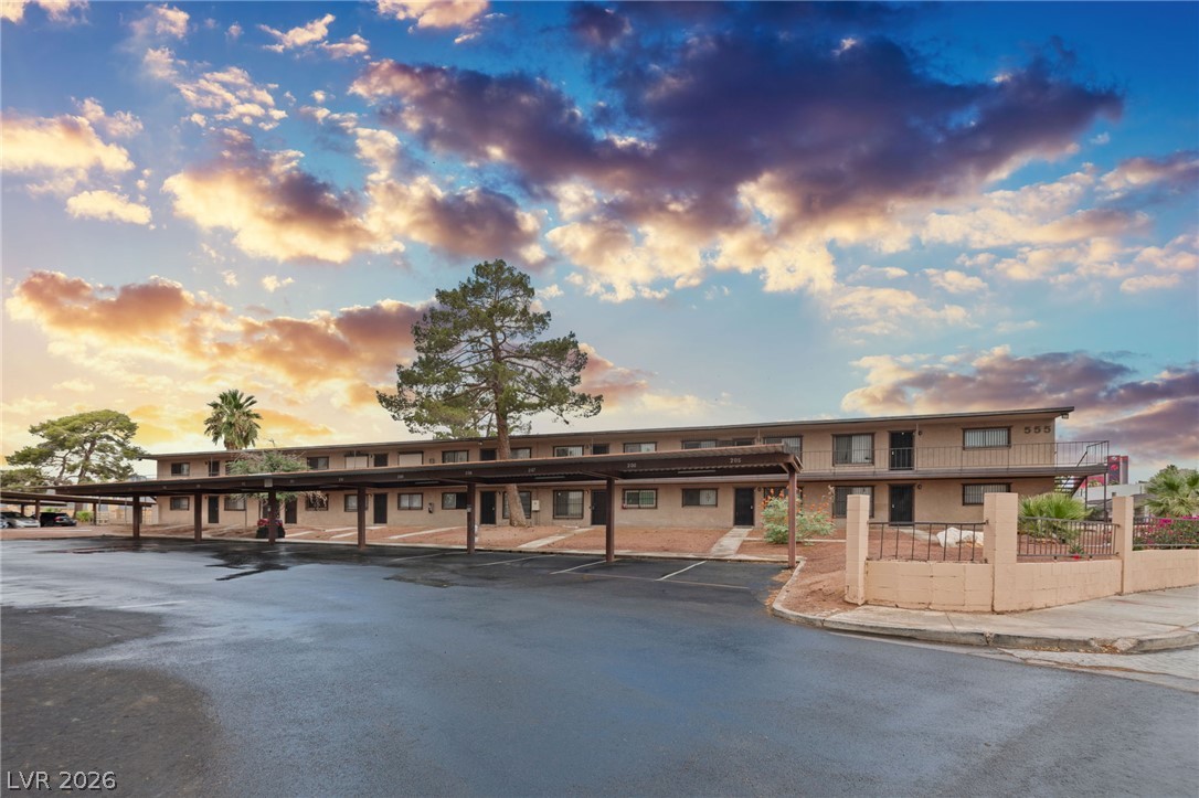 555 S Royal Crest Circle #9, Las Vegas 89169