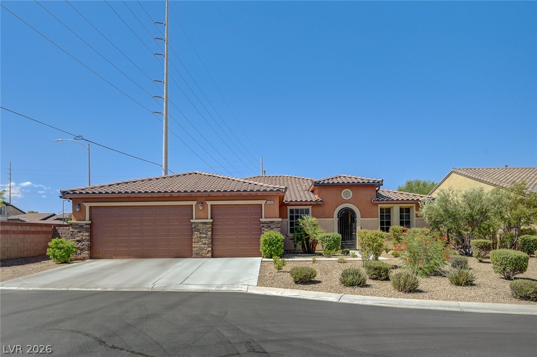 8586 Monument Lake Court, Las Vegas