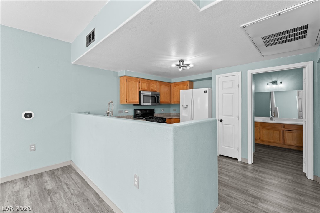 Photo 9 of 25, 3400 Cabana Drive #1036