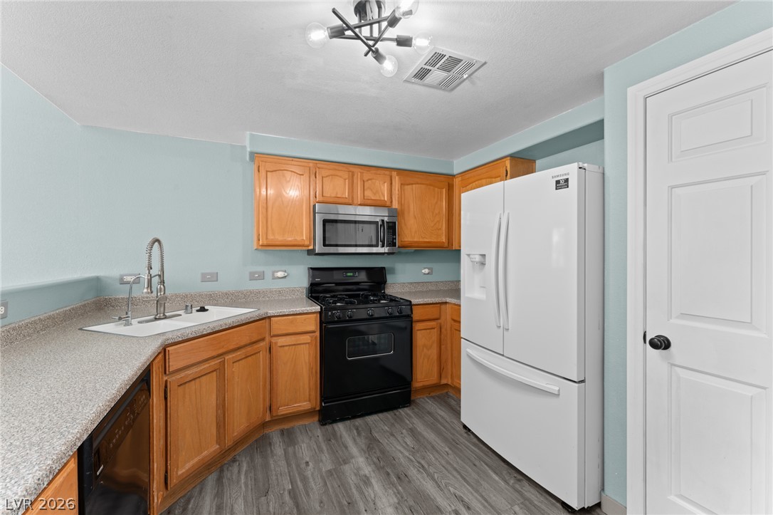 Photo 11 of 25, 3400 Cabana Drive #1036