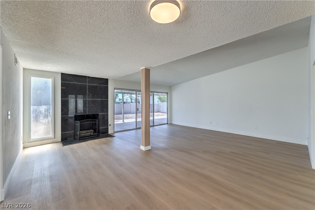 Photo 6 of 36, 5028 Meadow Grove Court