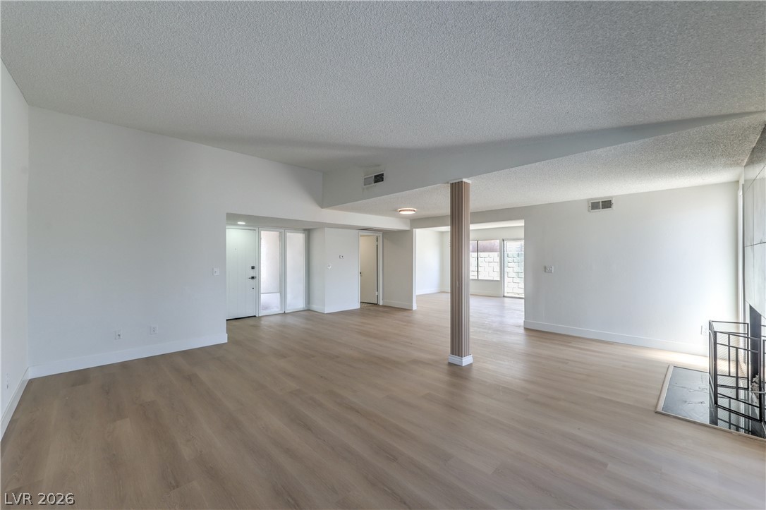 Photo 8 of 36, 5028 Meadow Grove Court