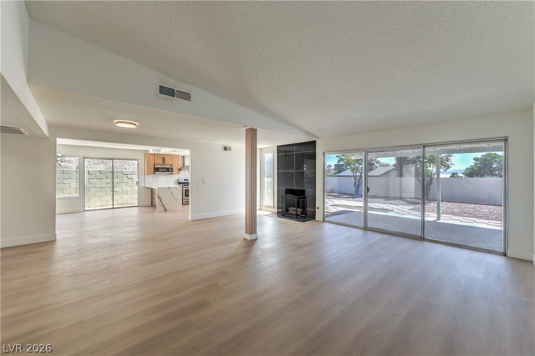 Photo 9 of 36, 5028 Meadow Grove Court