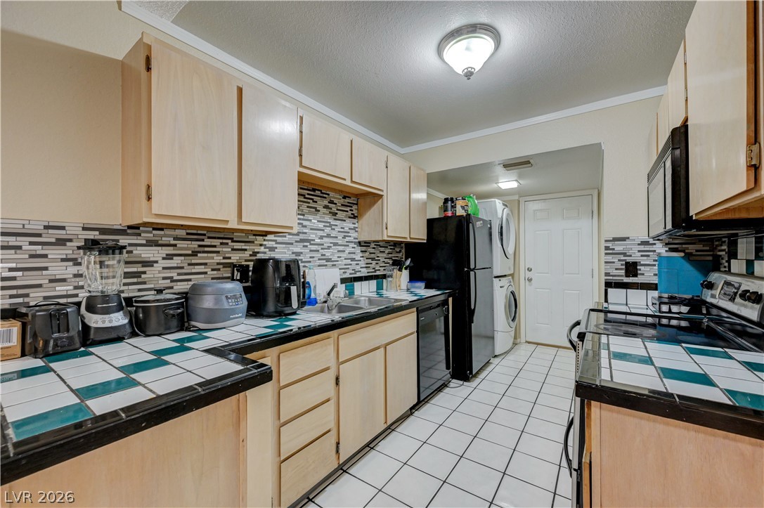 Photo 11 of 38, 4734 Roberta Street #2