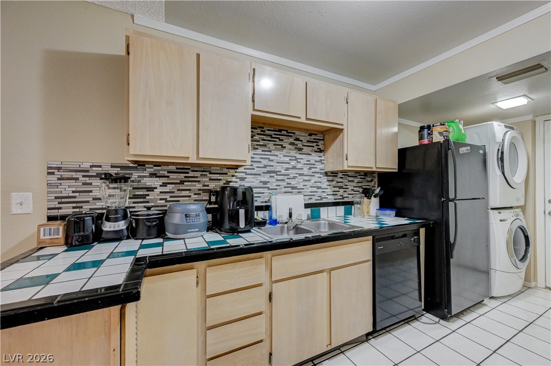 Photo 12 of 38, 4734 Roberta Street #2