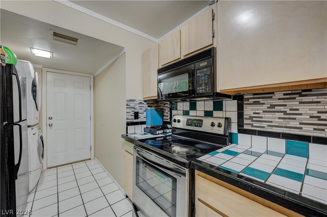 Photo 14 of 38, 4734 Roberta Street #2