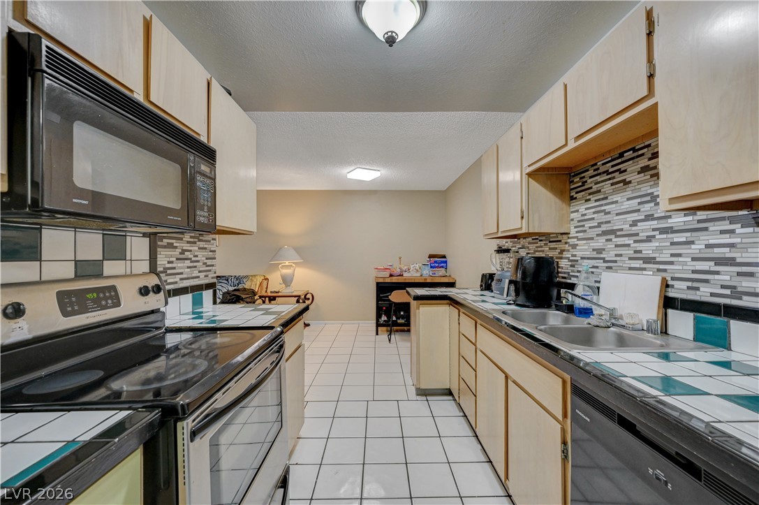 Photo 15 of 38, 4734 Roberta Street #2