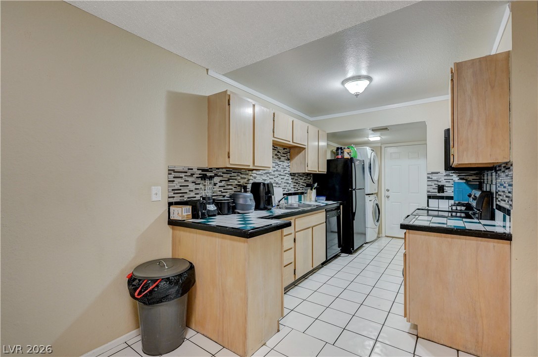 Photo 17 of 38, 4734 Roberta Street #2