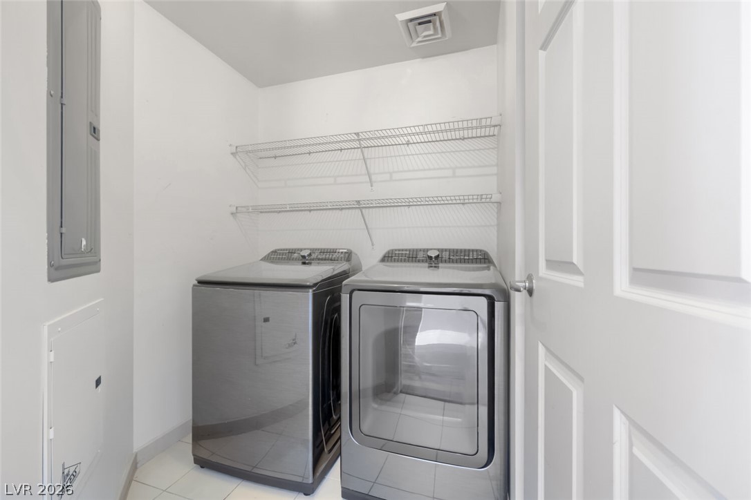 Photo 27 of 47, 200 W Sahara Avenue #3906