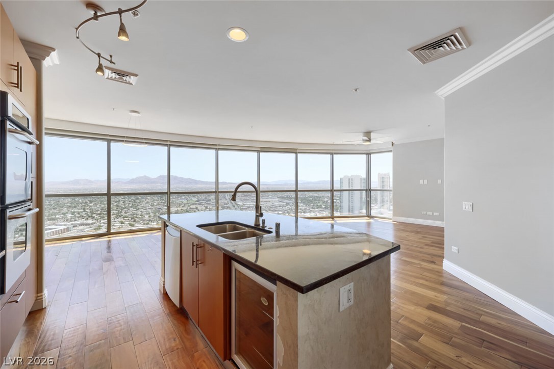Photo 9 of 47, 200 W Sahara Avenue #3906