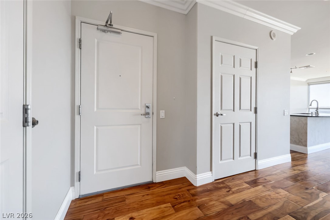 Photo 13 of 47, 200 W Sahara Avenue #3906