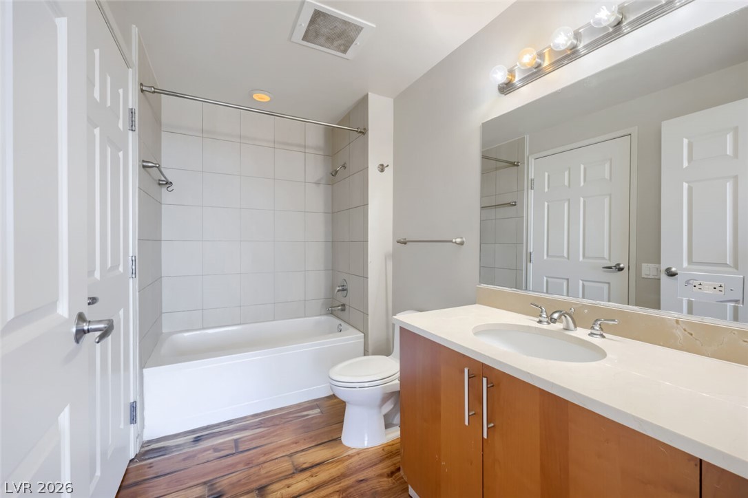 Photo 23 of 47, 200 W Sahara Avenue #3906